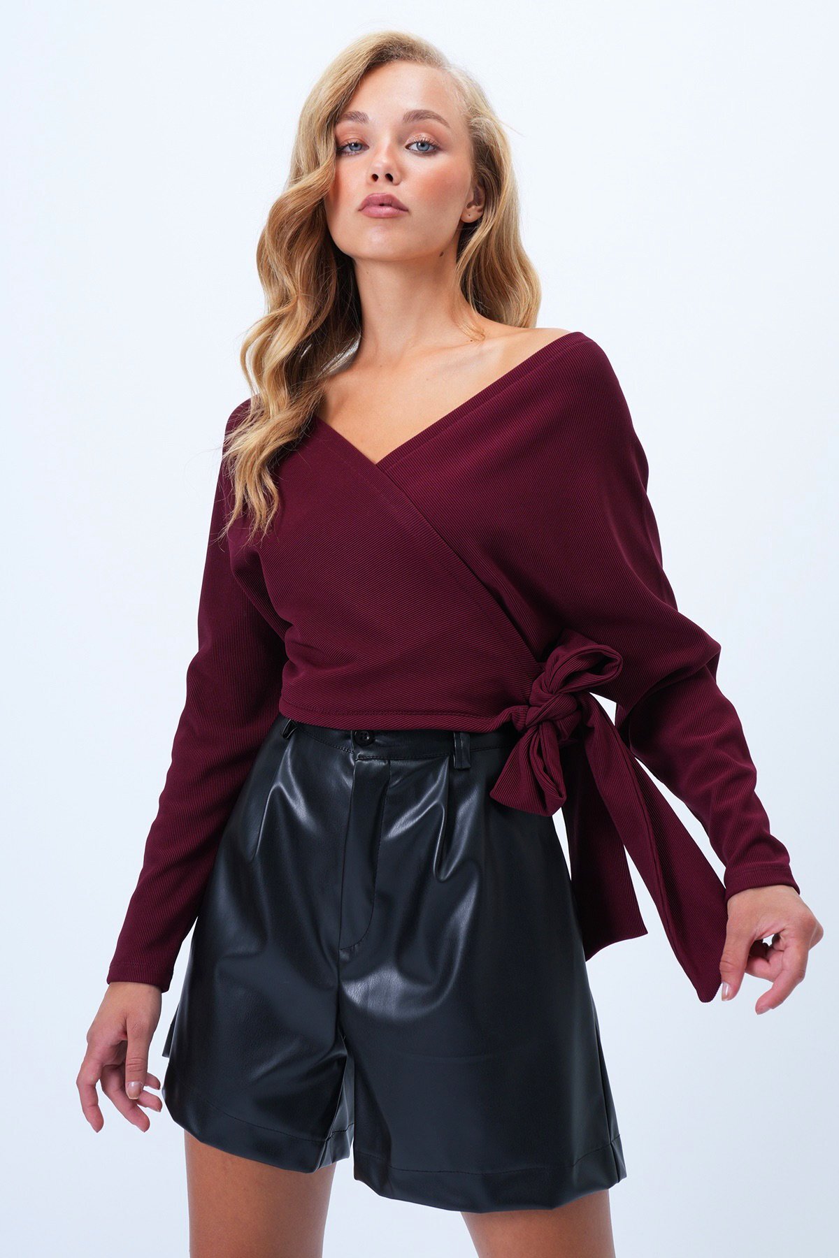 Trend Alaçatı Stili Bordo Ön Arka Kruvaze Yaka Bağlama Detaylı Ottoban Crop Bluz ALC-X14346