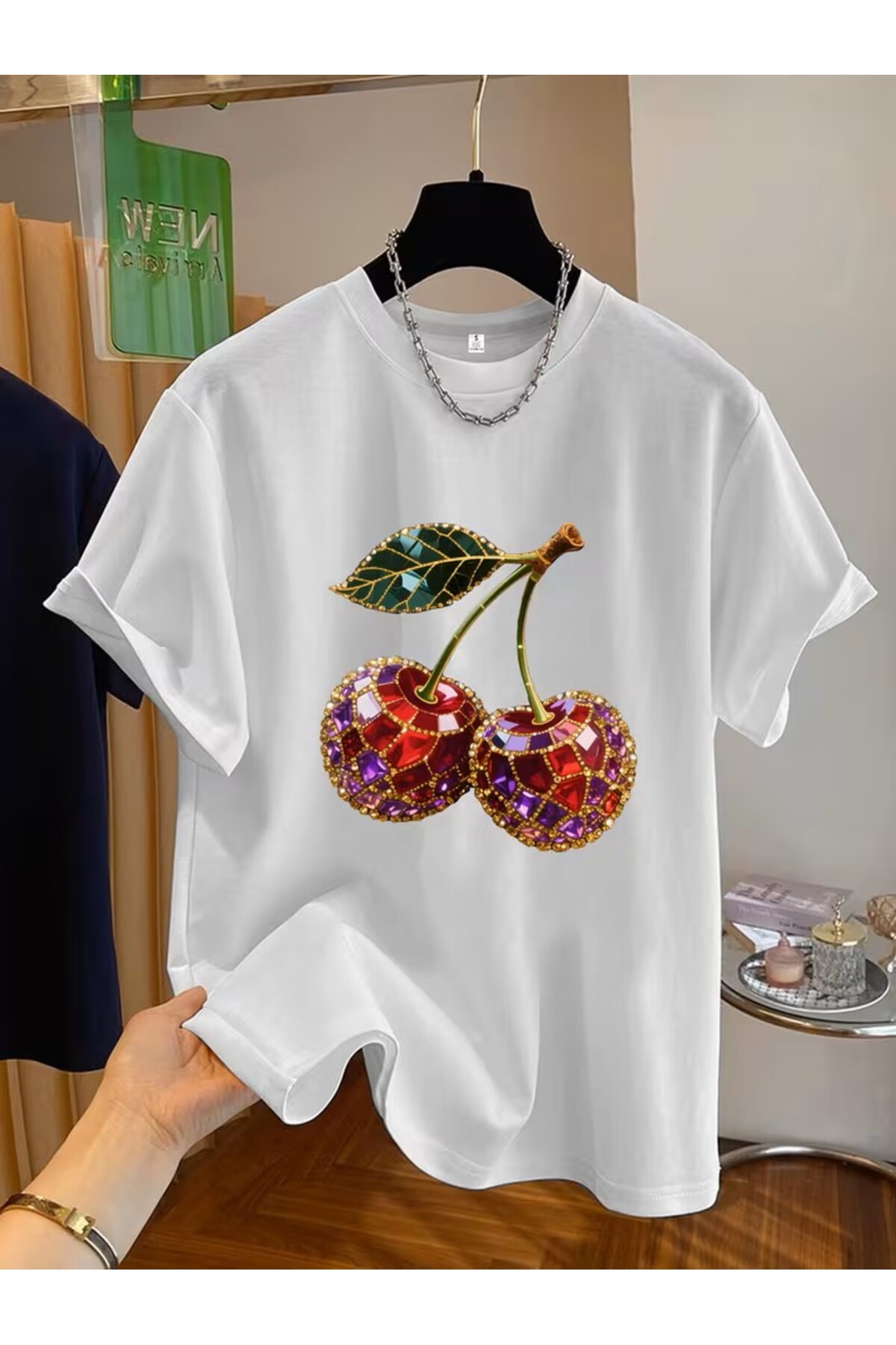 oneagılyazı  Kadınlar için Rahat Kiraz Desenli T-Shirt