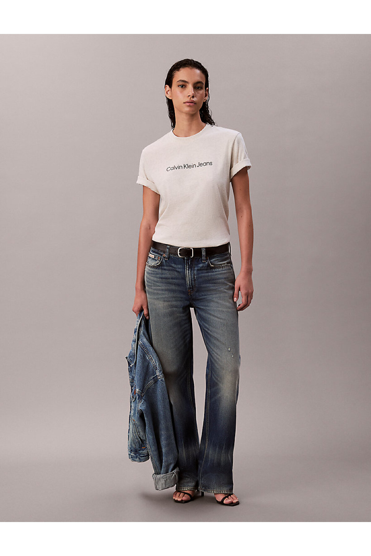 Calvin Klein Džínové tričko s kulatým výstřihem a potiskem, šedé dámské tričk...