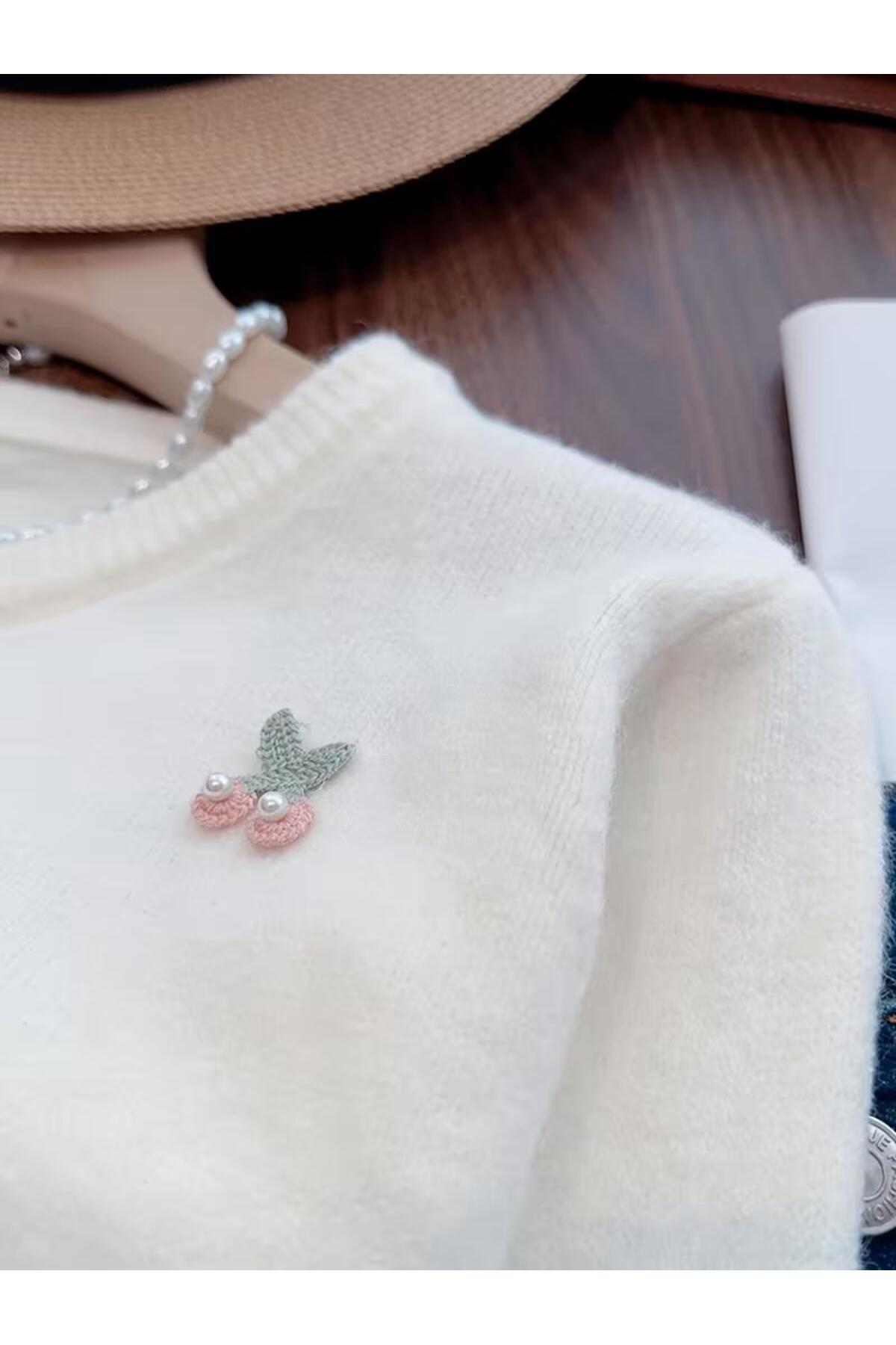 nathia outdoors Bisiklet Yaka Ekru Kiraz Detaylı Yumoş İnci Düğmeli Tatlı Hırka görsel 2