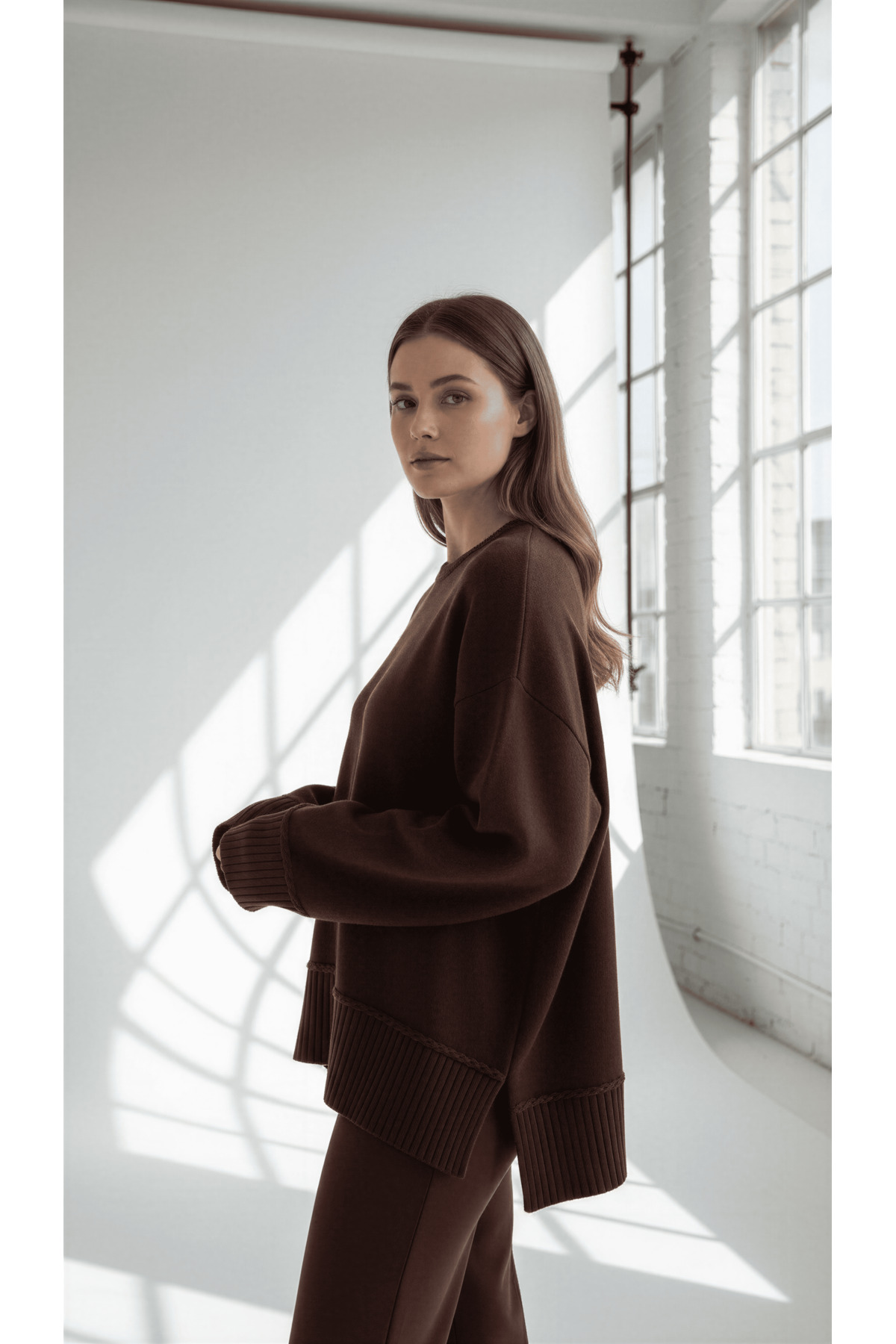 Wearified  Kadın Triko Yumuşacık Oversize Bisiklet Yaka Ribana Saç Örgü Detaylı Homy Kazak - Görsel 4