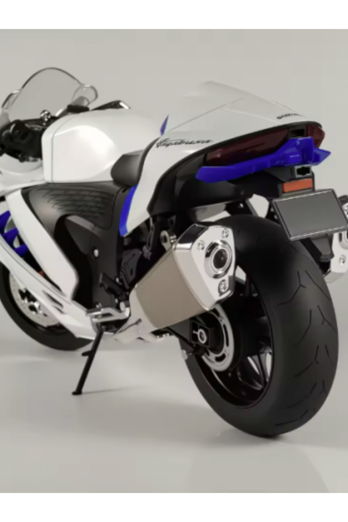 MotoGarage Suzuki Hayabusa GSX R1300 1:6 Diecast – Premium Işıklı