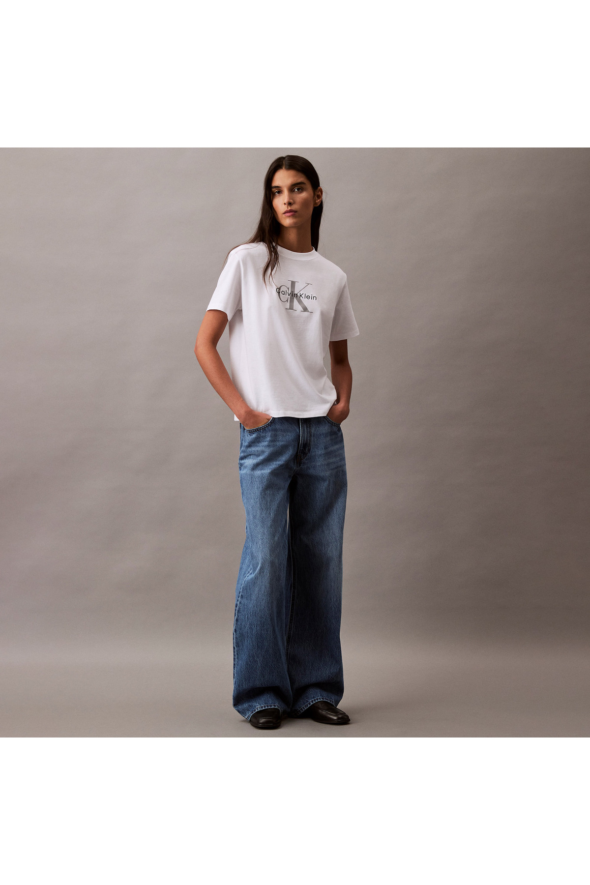 Calvin Klein Hero Classic Monologo Kadın Beyaz T-Shirt görsel 2