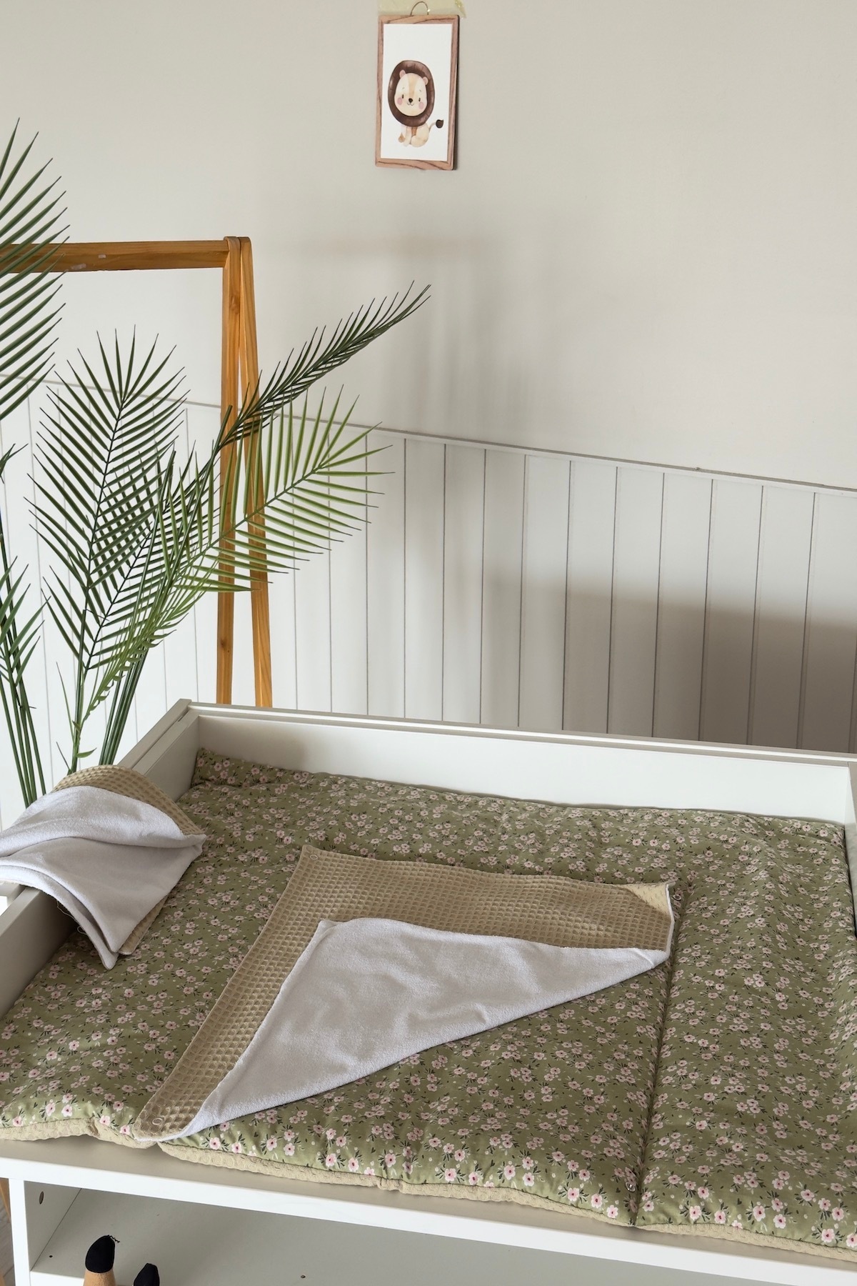 Pastelya Yeşil Papatya Desenli Bebek Alt Açma Seti, Su Geçirmez Değiştirebilir Ped, Alt Açma Minderi fotoğrafı 6 (önizleme)