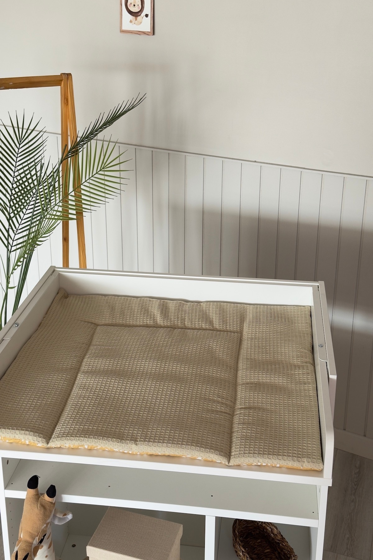 Pastelya Sarı Çiçek Desenli Bebek Alt Açma Seti, Su Geçirmez Değiştirebilir Ped, Alt Açma Minderi fotoğrafı 2 (önizleme)