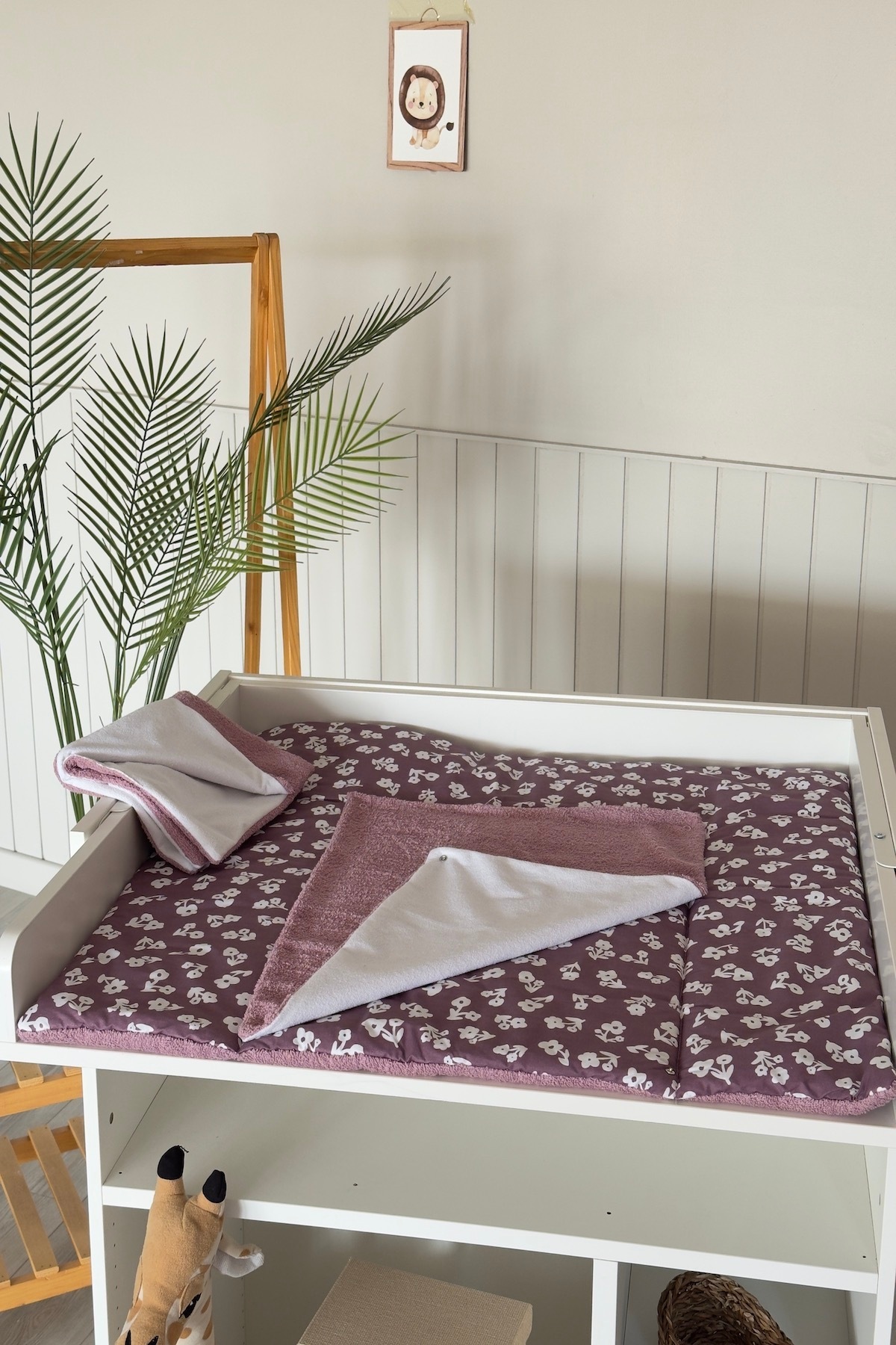 Pastelya Mor Çiçek Desenli Bebek Alt Açma Seti, Su Geçirmez Değiştirebilir Ped, Alt Açma Minderi fotoğrafı 5 (önizleme)