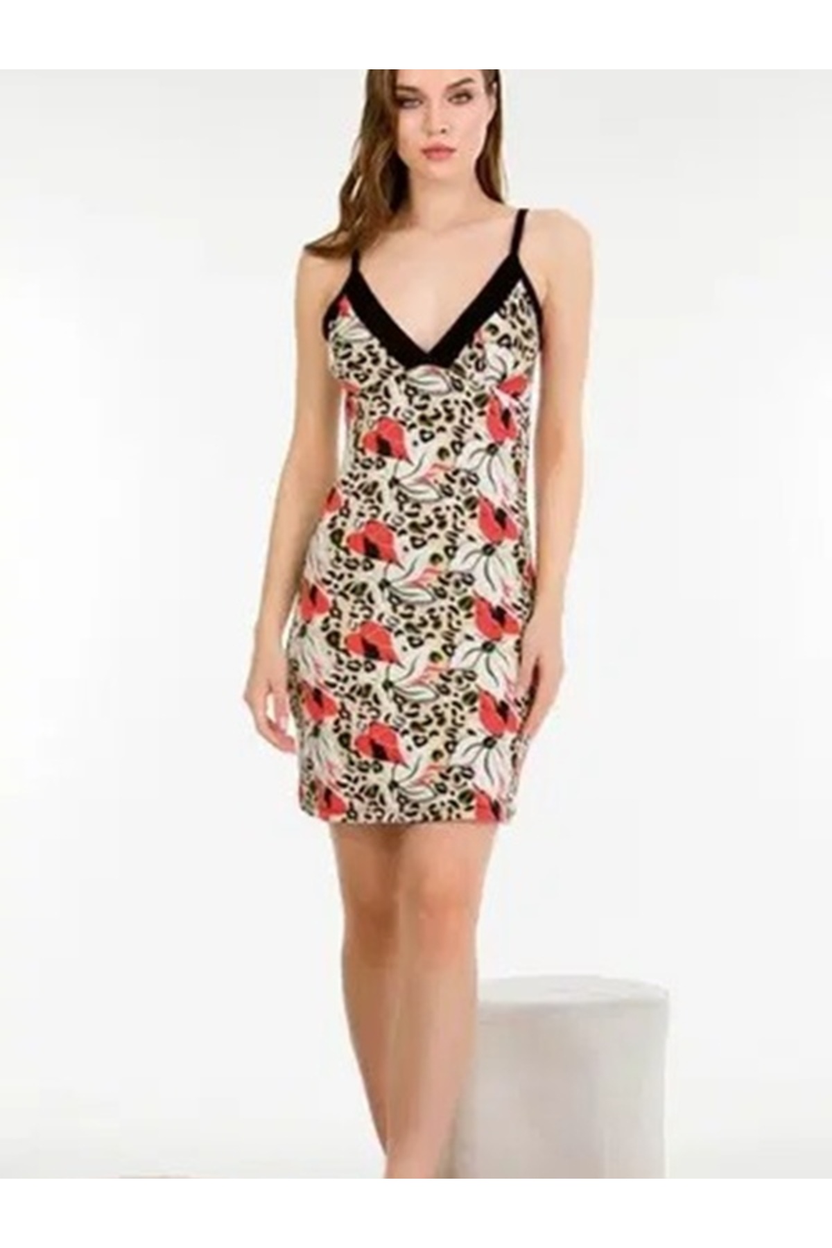 aynora Kadın Çiçek Desenli İnce Askılı Penye Gecelik