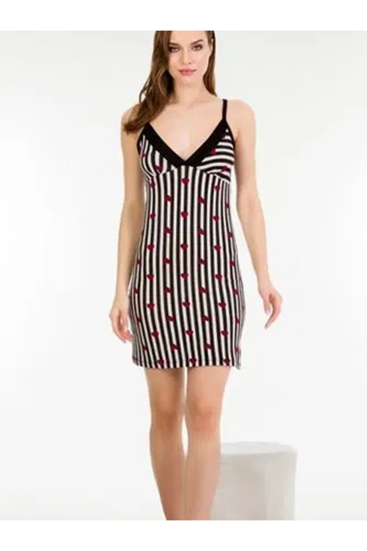 aynora Kadın Çizgi Desen Üstüne Kalpli Penye Gecelik