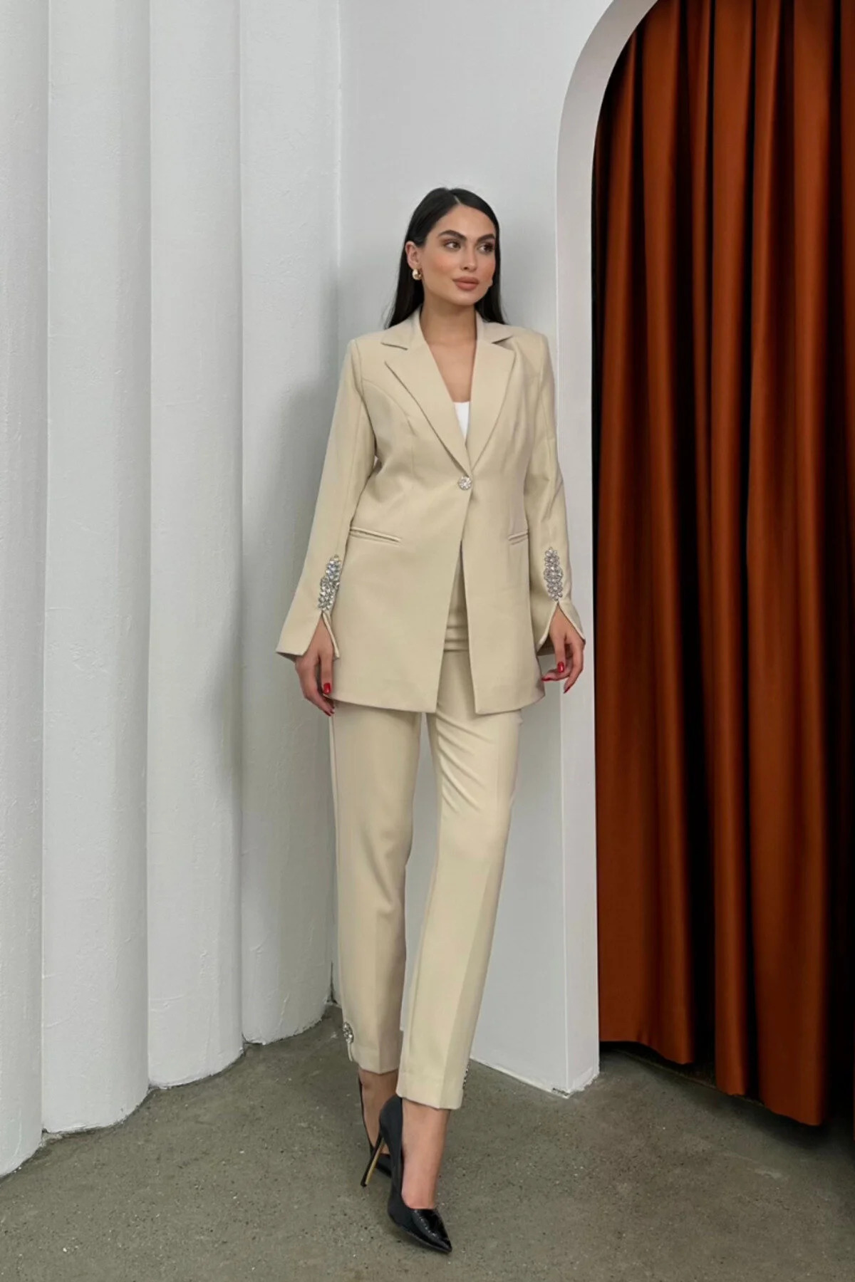 Women's Stone Detail Two-Piece Straight Leg Blazer and Trousers Set - Görsel 5