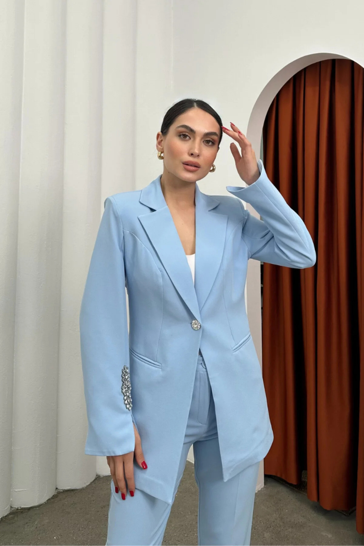 Women's Stone-Detailed Two-Piece Straight-Leg Blazer & Trousers Set - Görsel 3