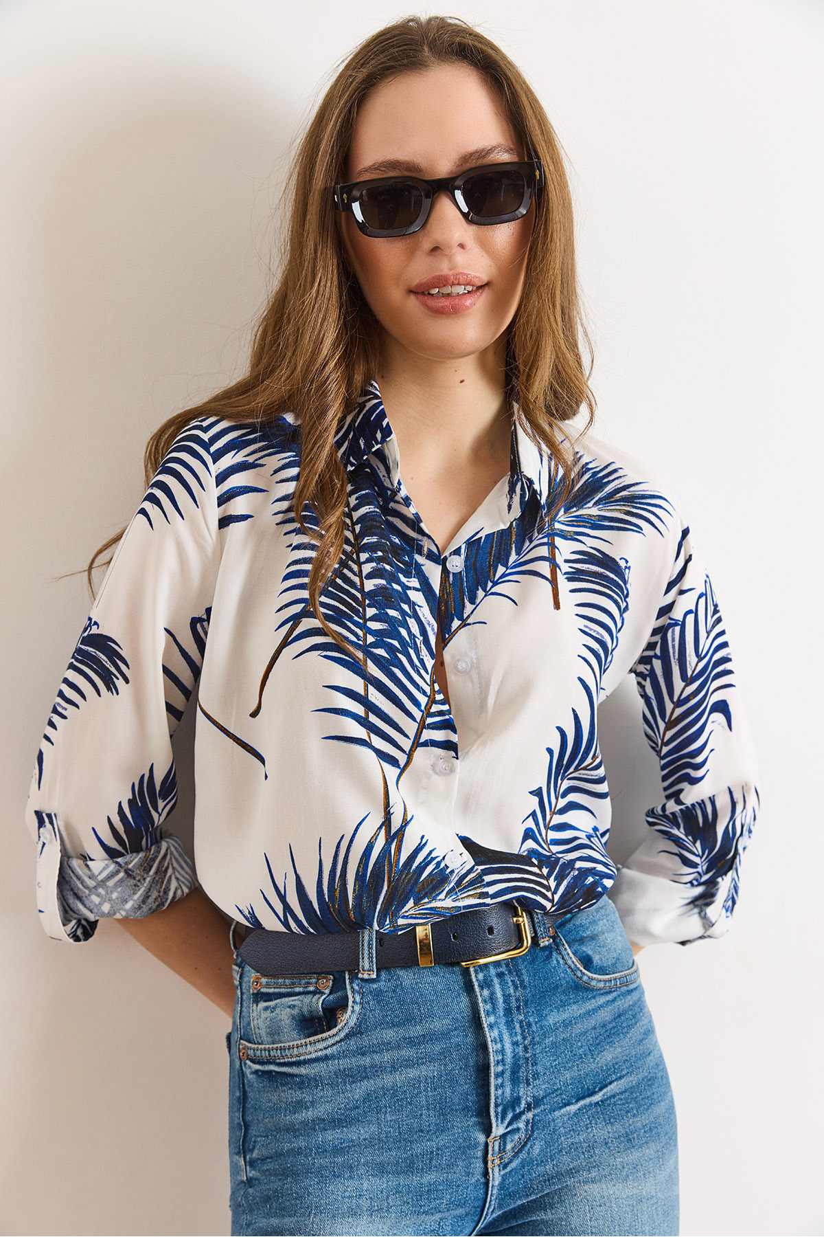 Olalook  Kadın Lacivert Desenli Kol Katlamalı Viskon Gömlek GML-19001403 - Görsel 5