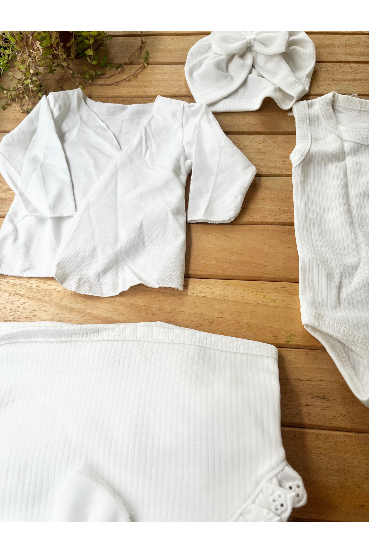 Zıpır %100 Pamuk Kız Bebek Raporlu Fistolu 10’lu Yenidoğan Hastane Çıkışı Zıbın Seti Kutulu-Krem fotoğrafı 4 (önizleme)