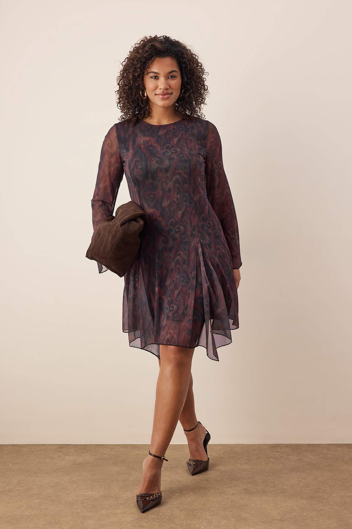 Trendyol Curve Mehrfarbig gemustertes, asymmetrisches, gestricktes Tüllkleid in Übergröße TBBAW26AH00066