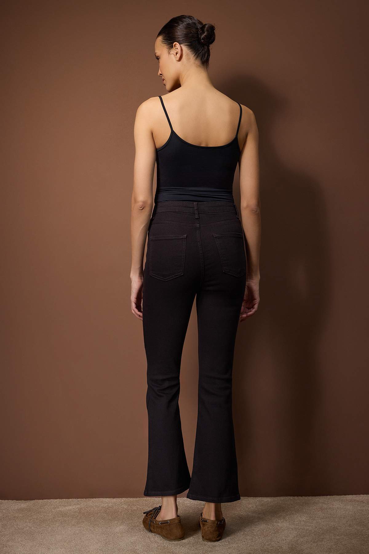 Trendyolmilla  Kahverengi Yüksek Bel Comfort/Esnek Crop Flare Jeans TWOAW26JE00278 - Görsel 4