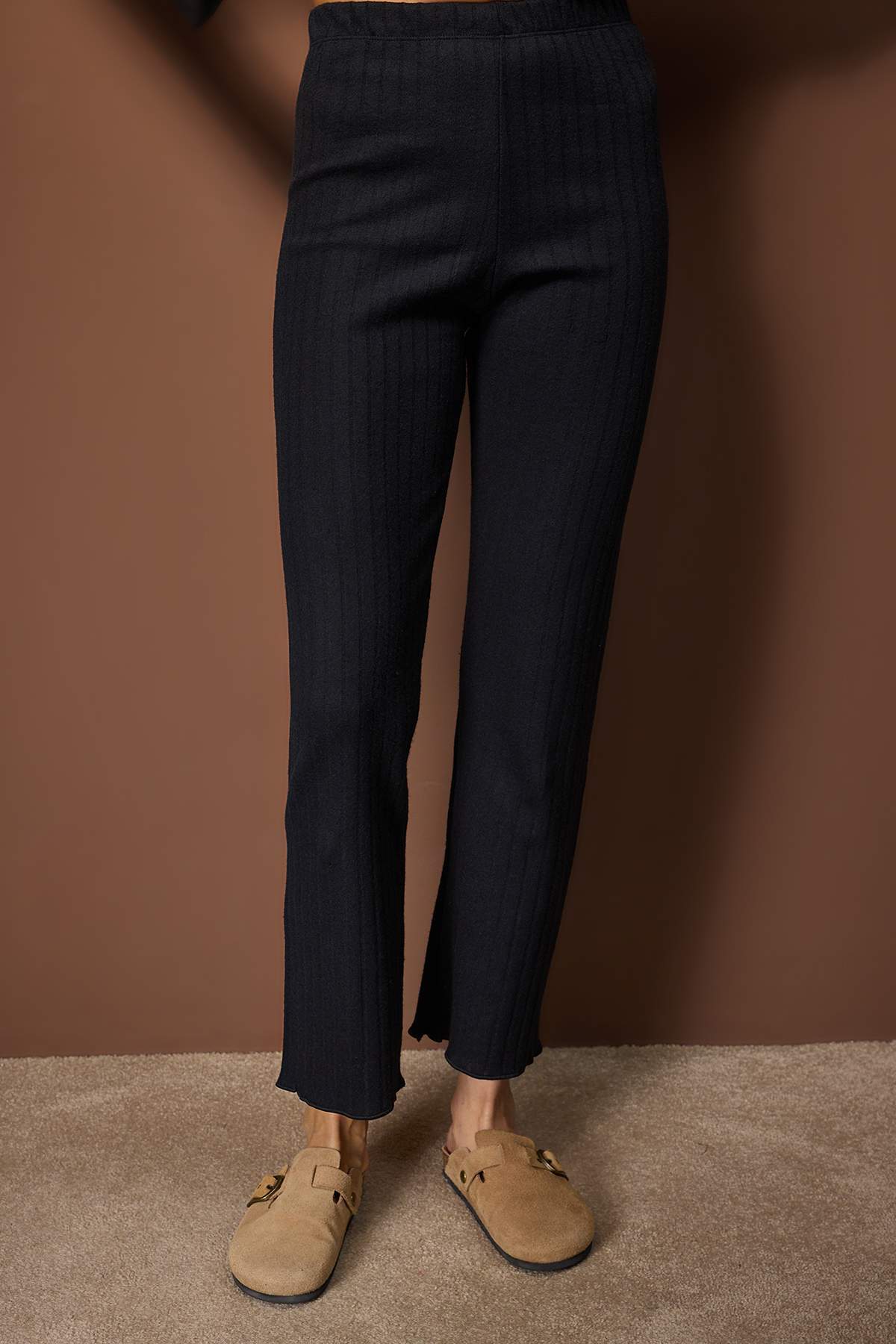 Trendyolmilla  Siyah Pamuklu Baby Overlok Detaylı Fitilli Örme Pijama Takımı THMAW26PT00214 - Görsel 3