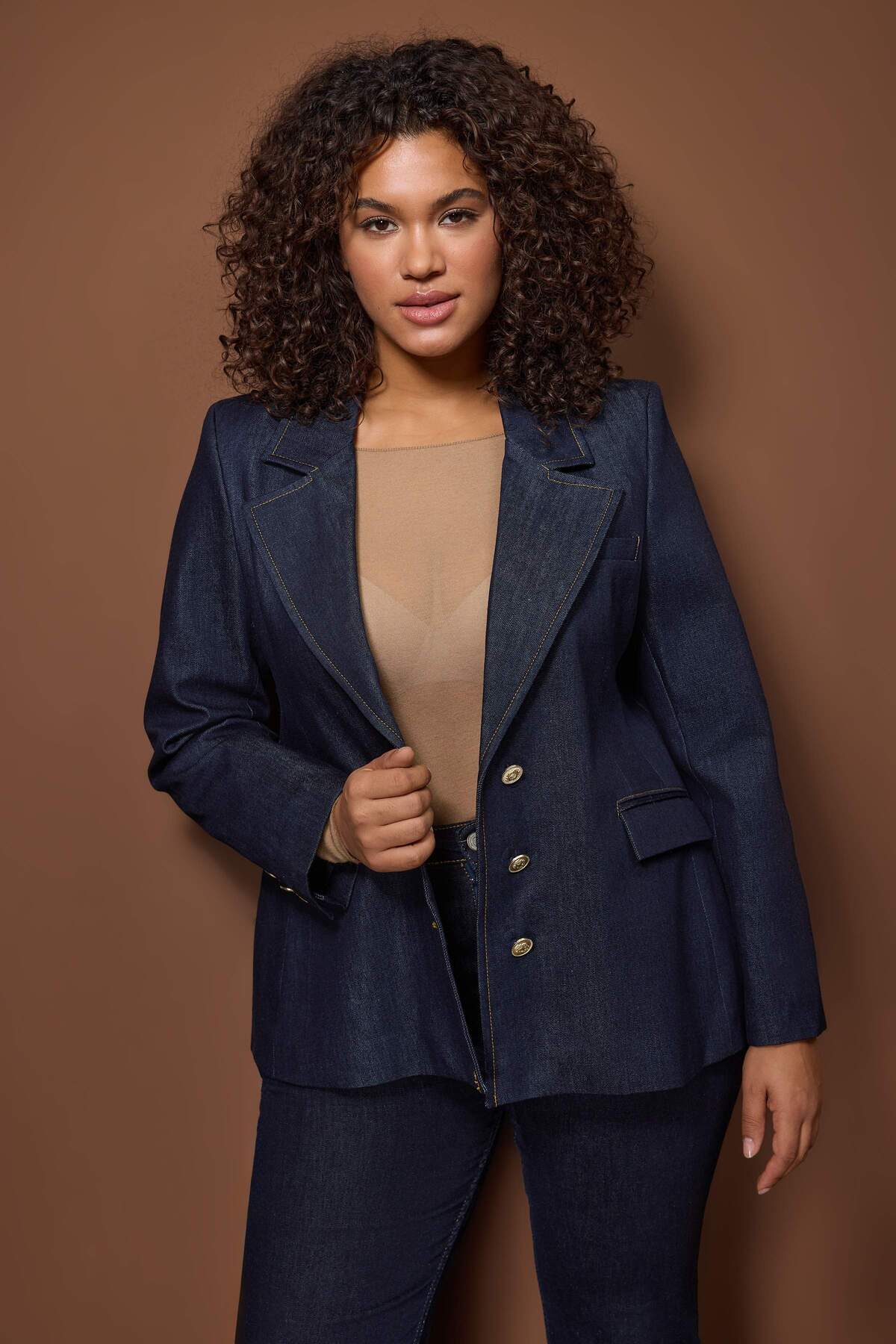 Trendyolmilla Curve Koyu Mavi Cep Detaylı Bele Oturan Dar Kalıp Blazer Denim Ceket TBBAW26AG00042