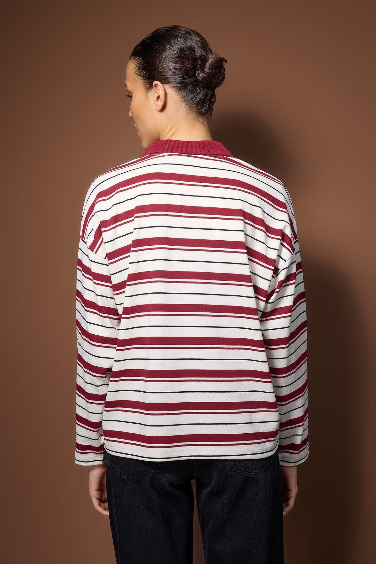 Trendyolmilla  Bordo Çizgili Polo Yaka Oversize/Geniş Kalıp Örme Sweatshirt TWOAW26SW00051 - Görsel 4