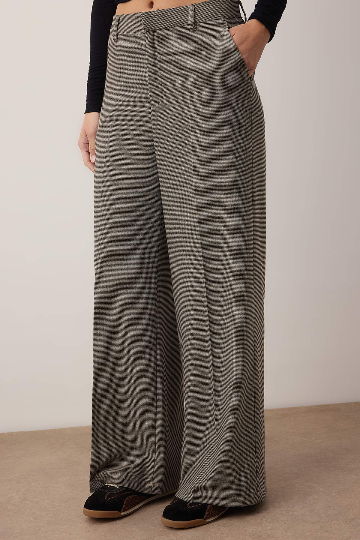 Trendyolmilla  Gri Düşük Bel Bol Kalıp Dokuma Geniş Paça Pantolon TWOAW26PL00165 - Görsel 3