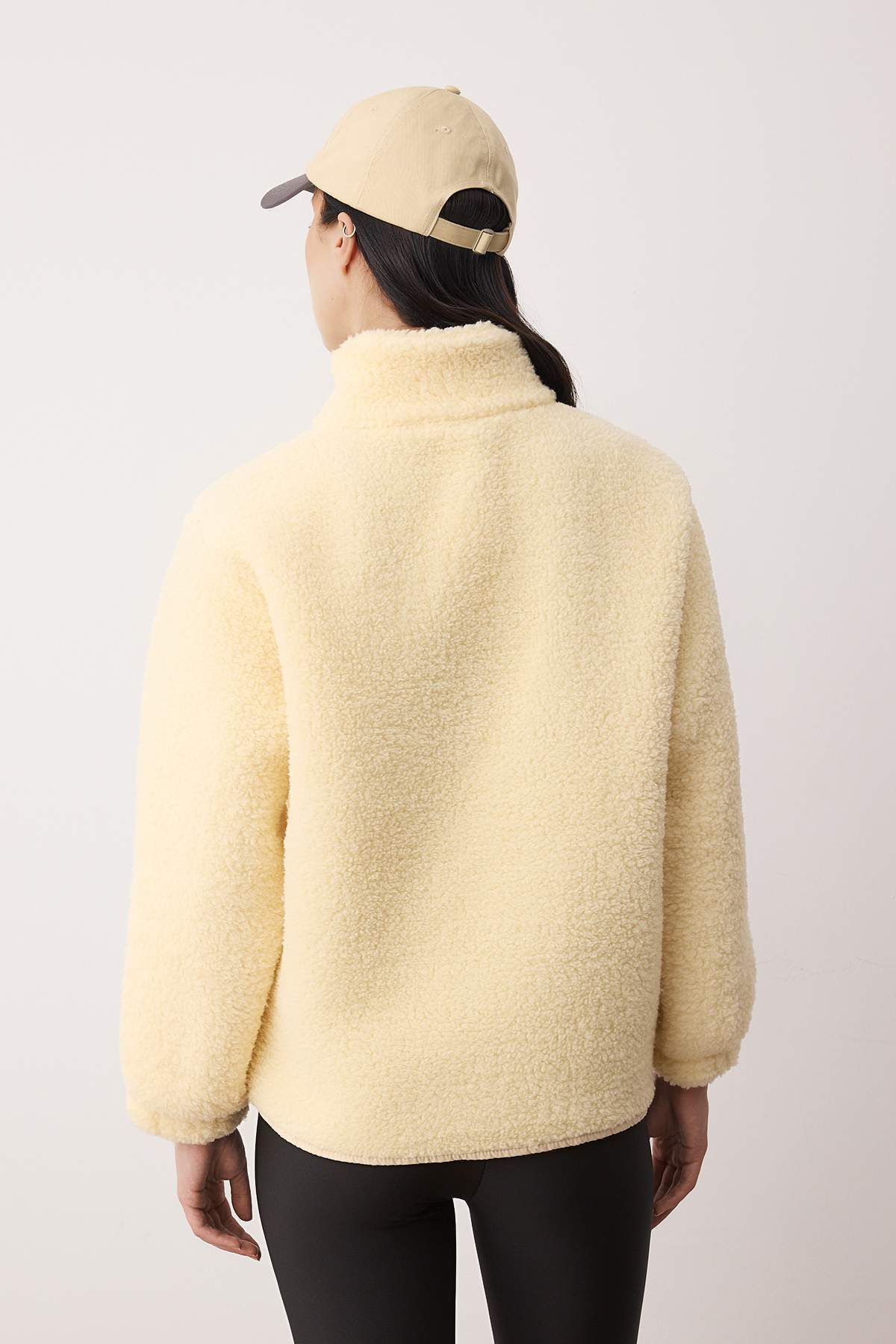 Trendyolmilla  Açık Sarı Peluş Oversize/Geniş Kalıp Örme Sweatshirt TWOAW26SW00021 - Görsel 4