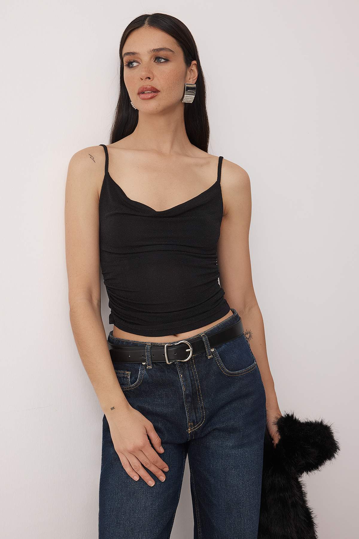 Trendyolmilla Siyah Parıltılı Degaje Yaka Örme Party Bluz TPRAW26BZ00060