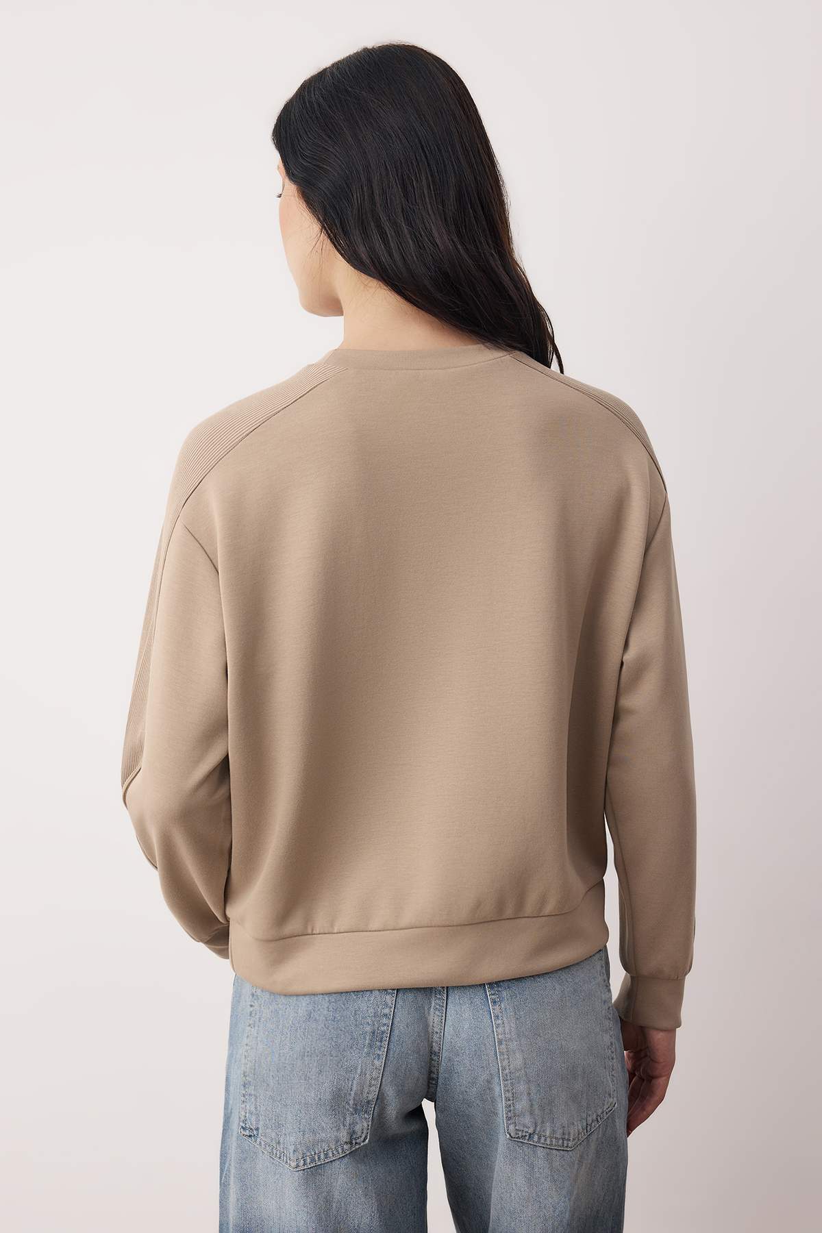 Trendyolmilla  Vizon Kaşkorse Detaylı Oversize/Geniş Kalıp Yumuşak Kumaşlı EsnekÖrme Sweatshirt TWOAW26SW00186 - Görsel 5