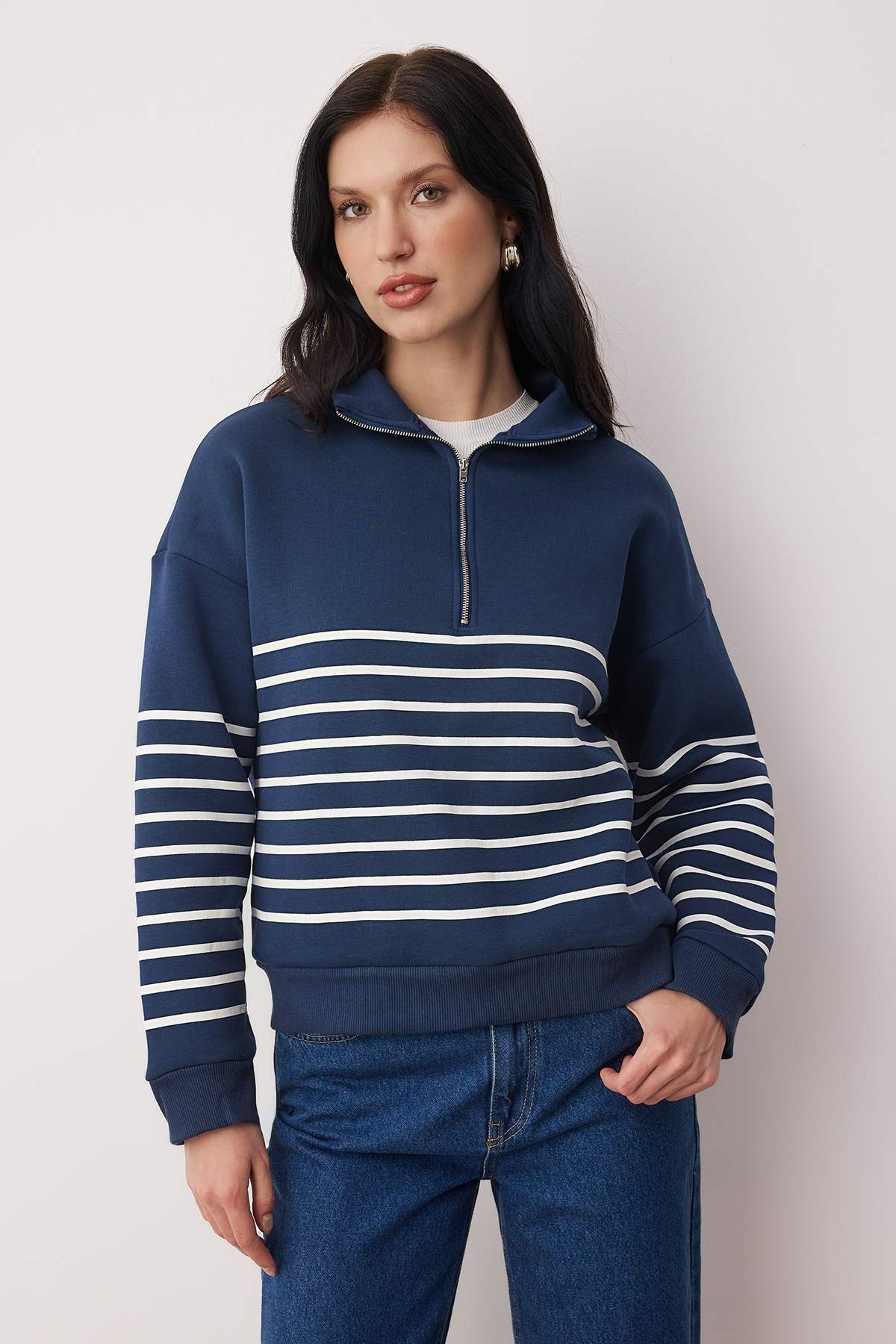 Trendyolmilla  Lacivert Çizgili Oversize/Geniş Kalıp Fermuarlı Kalın İçi Polarlı Örme Sweatshirt TWOAW26SW00044