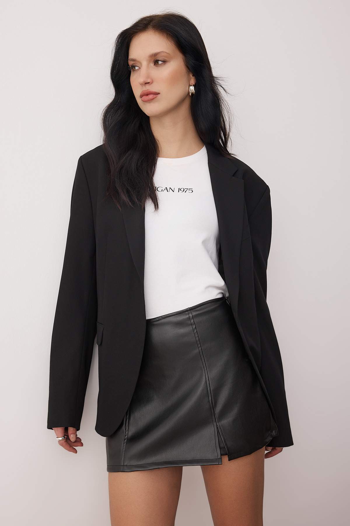 Trendyolmilla  Siyah Suni Deri Mini Şort Etek Şort & Bermuda TWOAW26SR00057