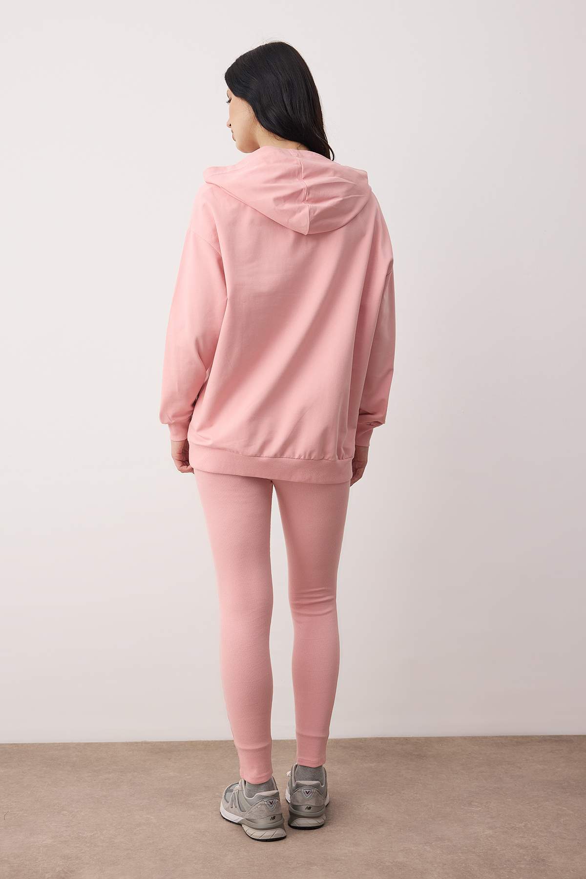 Trendyolmilla  Gül Kurusu 3'lü Oversize/Geniş Kalıp Kapüşonlu Taytlı Örme Alt - Üst Takım TWOAW26AU00151 - Görsel 6