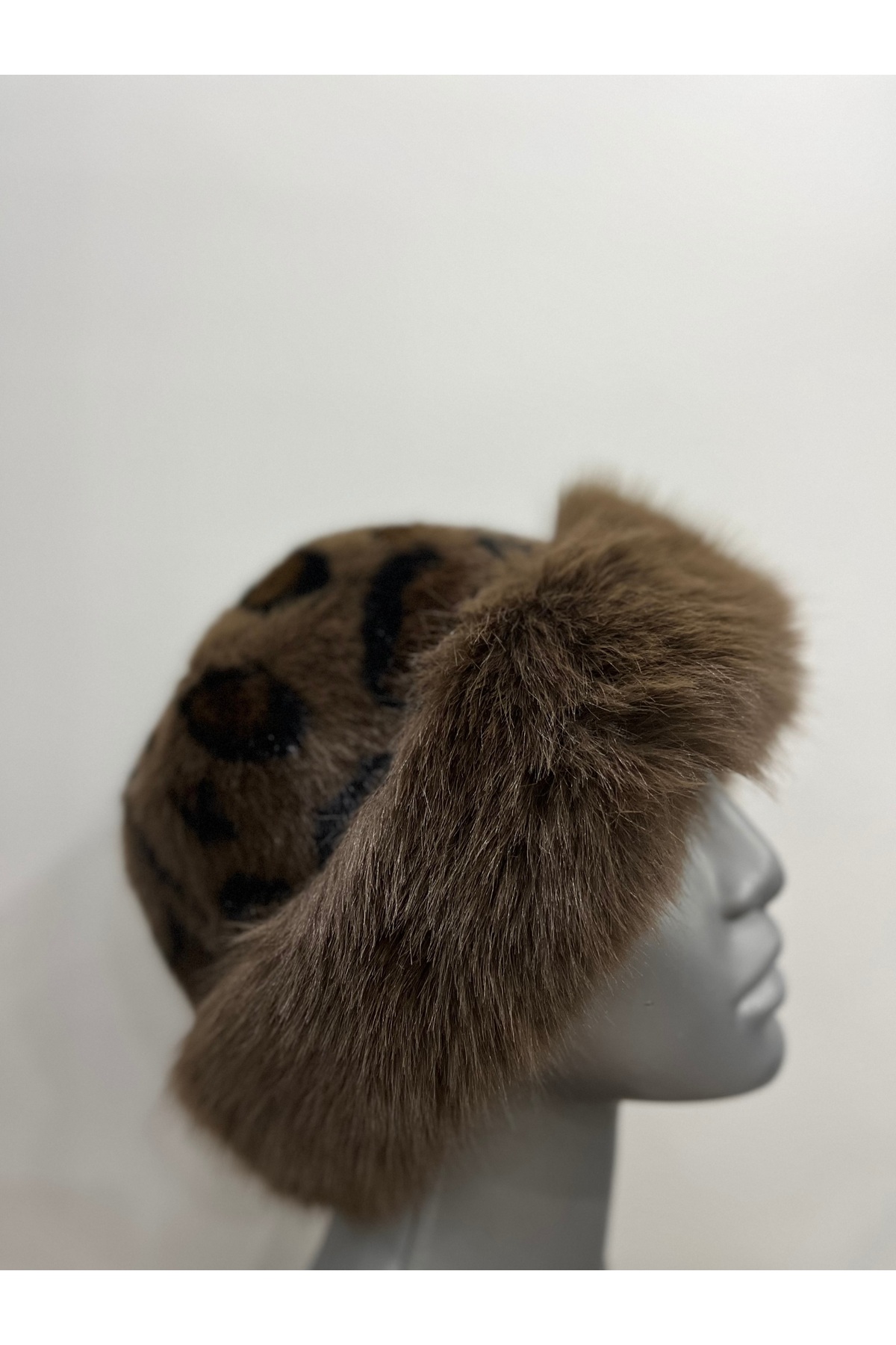 Butik Kahverengi Kadın Peluş Leopar Desen Şapka, Yumuşak Kürk Görünümlü Bere görsel 3