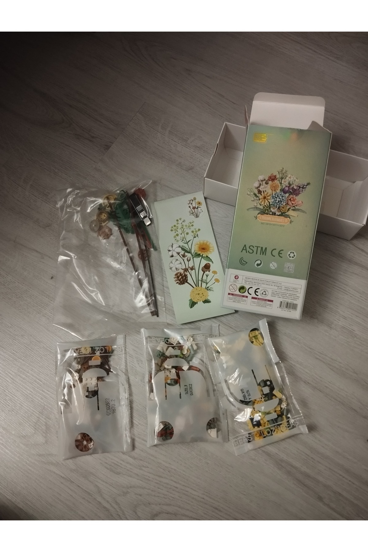 لوز ۱۶۷۰ کیت ساخت‌وساز گل‌های جاودانه: دسته‌گل زیبا (قطعات مینیاتوری) ۶۴۶ قطعه