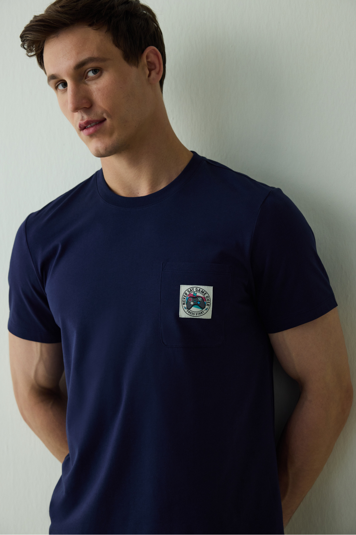 Penti Marineblaues Never Herren-Pyjama-Set aus Baumwolle mit Slogan-Aufdruck und kurzen Ärmeln