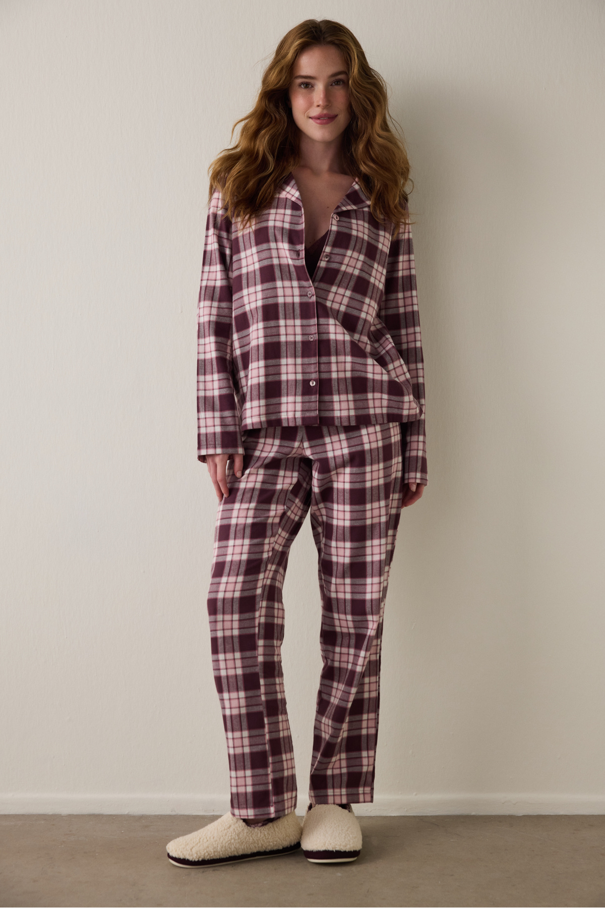 Penti Burgunderrotes kariertes Pyjama-Set aus Baumwolle mit Hemdkragen