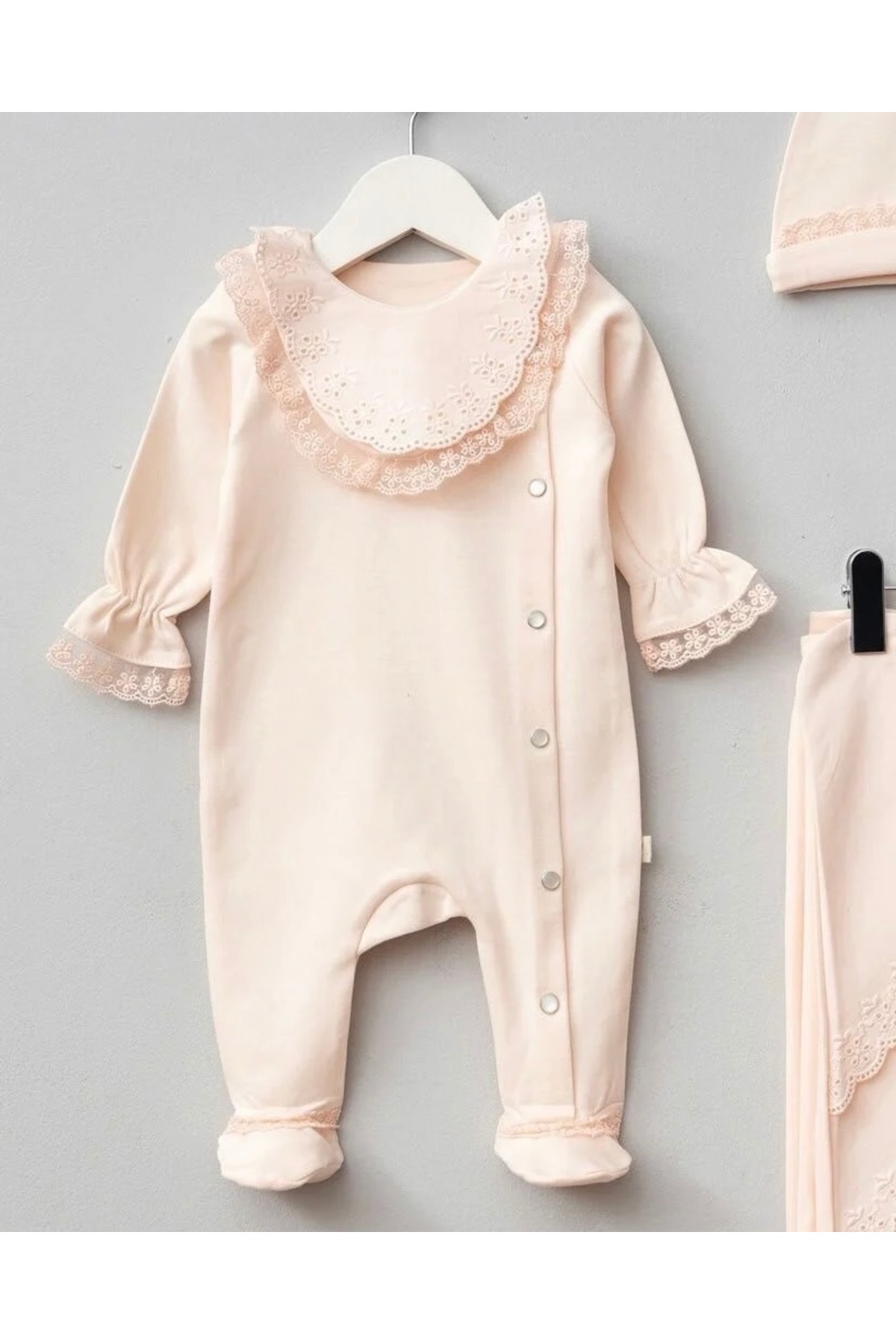 Mert Baby Flora 3'lü Organik Hastane Çıkış Seti Brodeli %100 Pamuk Yenidoğan Kız Bebek fotoğrafı 5 (önizleme)