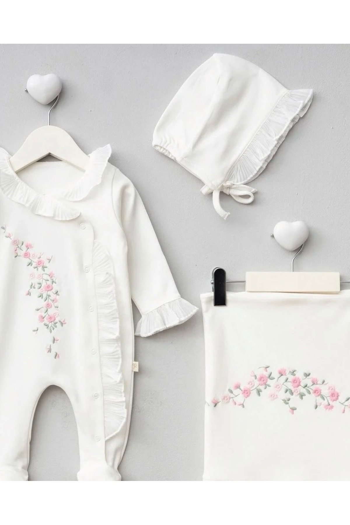 Mert Baby Çiçek Nakışlı Dantel Detaylı 3'lü Organik Hastane Çıkış Seti %100 Pamuk Yenidoğan Kız Bebek fotoğrafı 6 (önizleme)