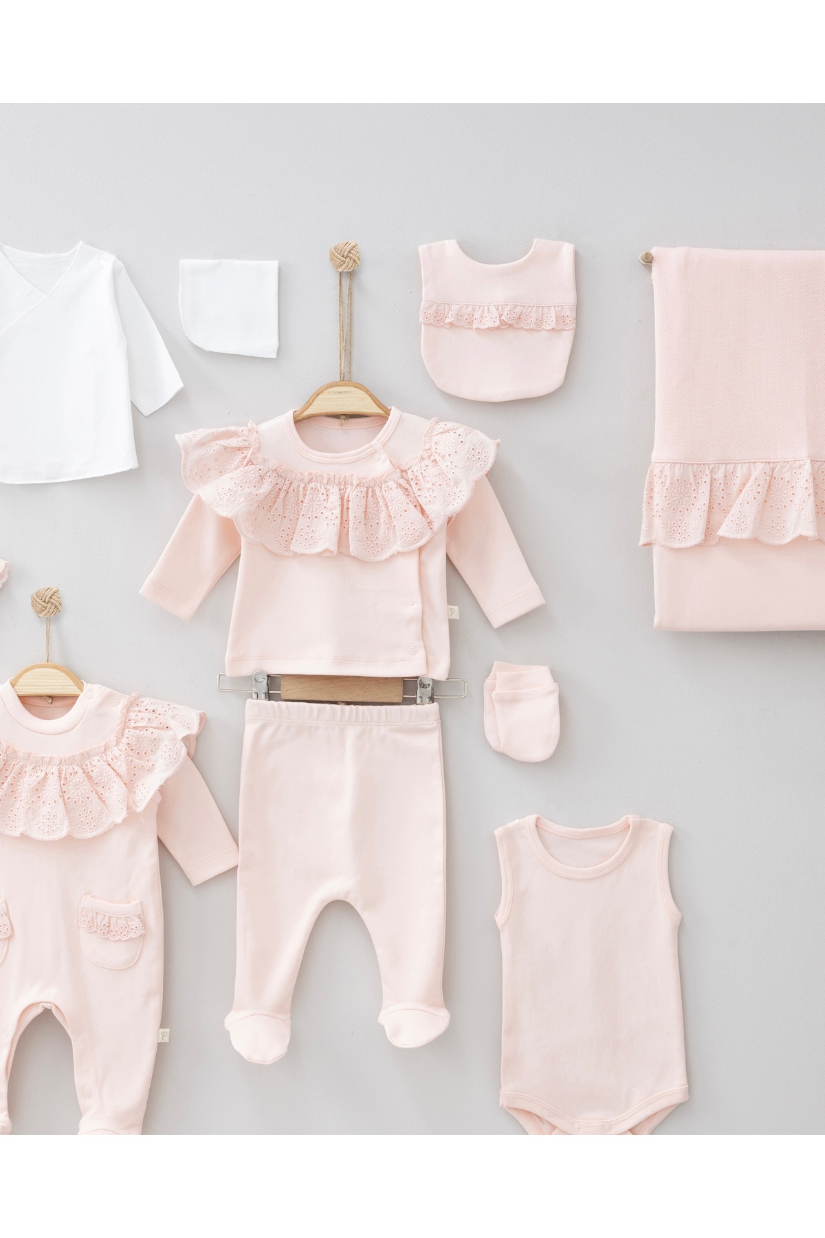 Mert Baby Emily 10'lu Organik Hastane Çıkış Seti %100 Pamuk Yenidoğan Roba Brodeli Fisto Kız Bebek fotoğrafı 3 (önizleme)