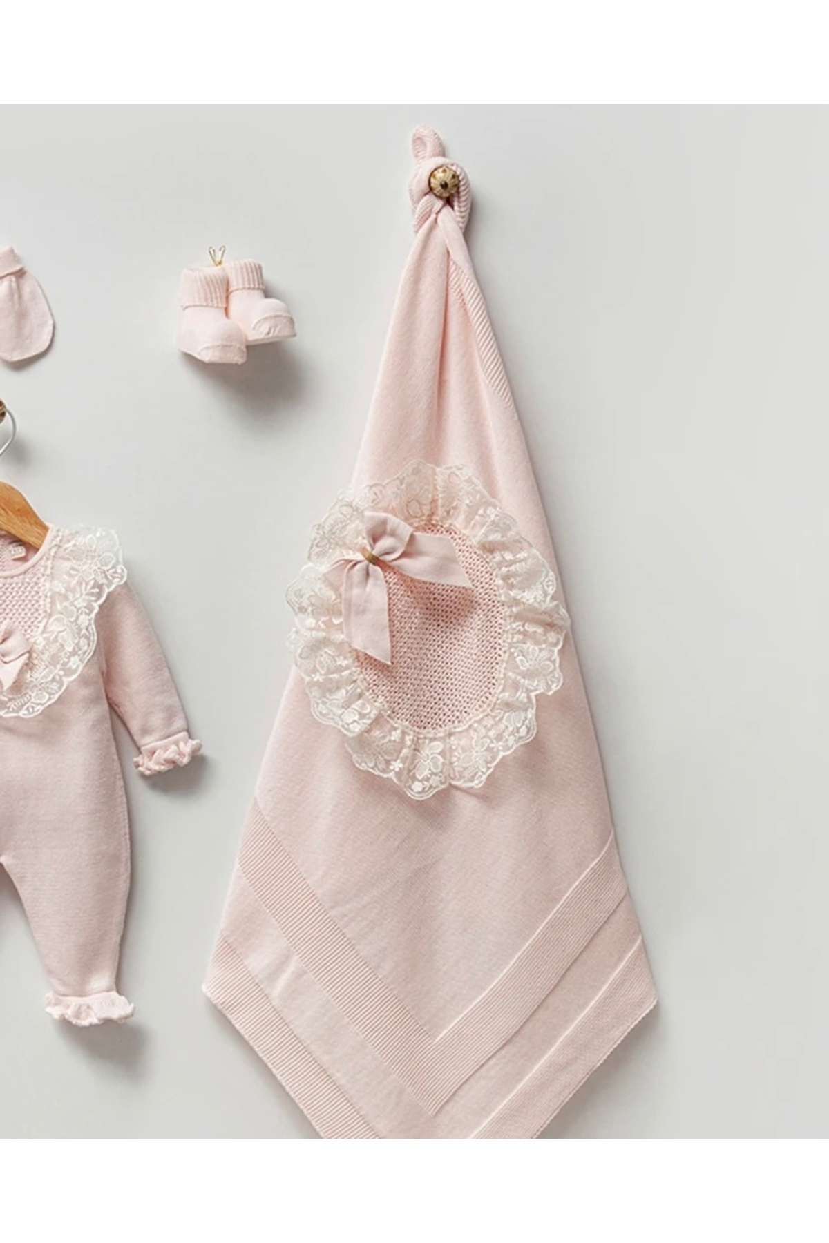 Mert Baby Triko Dantelli 5'li Organik Hastane Çıkış Seti %100 Pamuk Yenidoğan Kız Bebek fotoğrafı 3 (önizleme)