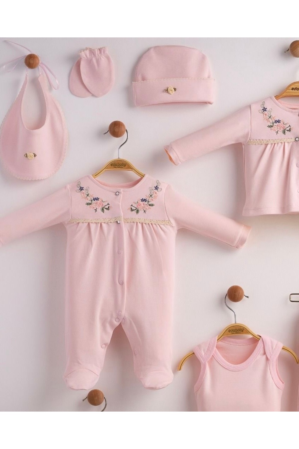 Mert Baby Sıralı Çiçekli Nakış İşlemeli 11'li Organik Hastane Çıkış Seti %100 Pamuk Yenidoğan Kız Bebek fotoğrafı 5 (önizleme)