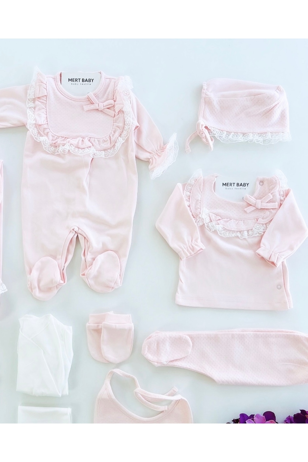 Mert Baby Bella 10'lu Organik Hastane Çıkış Seti Dantel Yaka Pembe %100 Pamuk Yenidoğan Kız Bebek fotoğrafı 4 (önizleme)