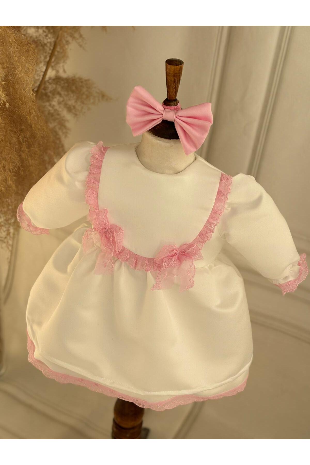 Hobidik Kız Bebek Kırık Beyaz Pembe Güpürlü Önlüklü Elbise Set fotoğrafı 4 (önizleme)