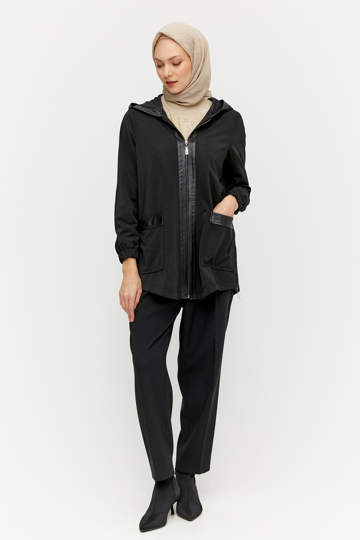 کت کوتاه زیپ‌دار با جزئیات سنجاق سینه کلاه‌دار Setrms