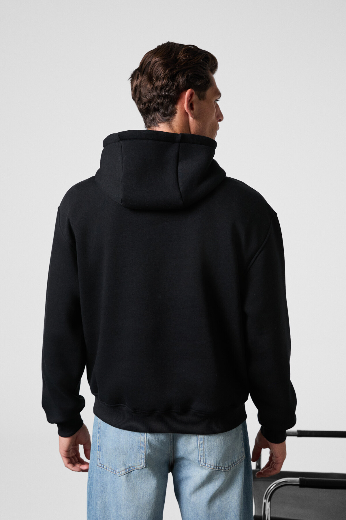 CASSIAN Erkek Önü Kabaran Baskılı Kapüşonlu Kordonlu Kanguru Cepli Siyah Sweatshirt — مشکی CASSIAN01082025 — تصویر 6 از 6