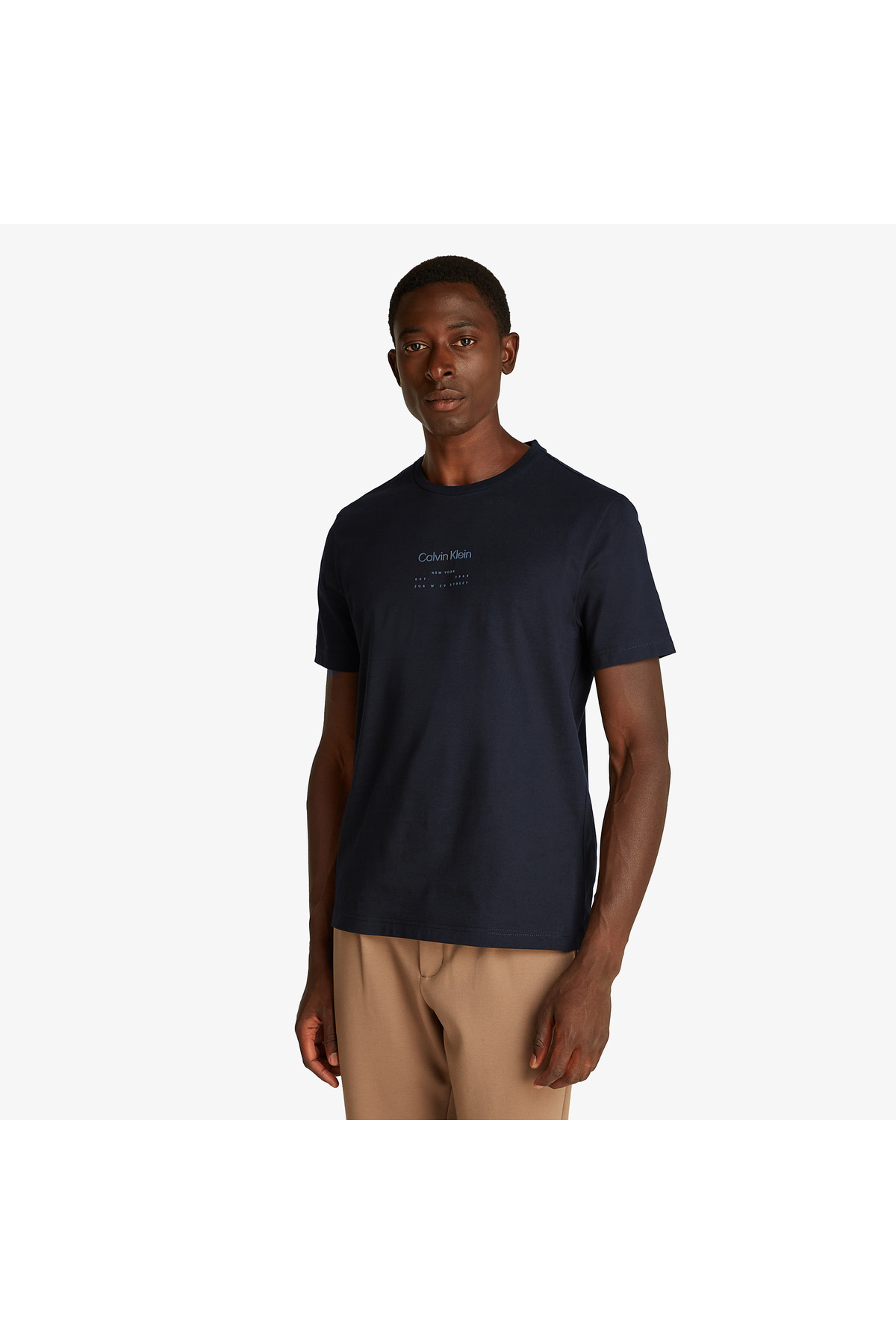 کلوین کلاین تی‌شرت مردانه مشکی طرح لوگوی تحریریه برجسته