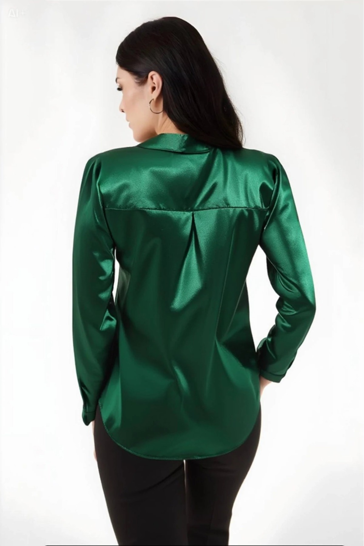 Yasmy Collection  Kadın Zümrüt Yeşili Hafif Dökümlü Saten Yüzeyli Gömlek HZ25-YS25 - Görsel 4