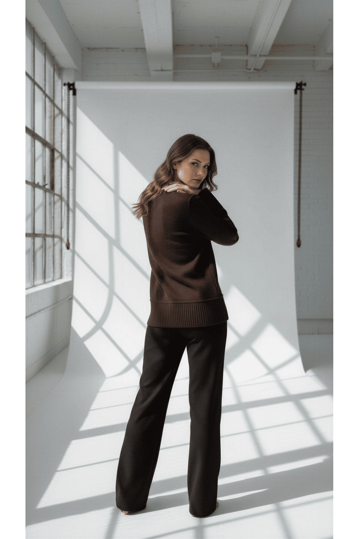 Wearified  Kadın Triko Yumuşacık Oversize Bisiklet Yaka Ribana Saç Örgü Detaylı Homy Kazak - Görsel 2