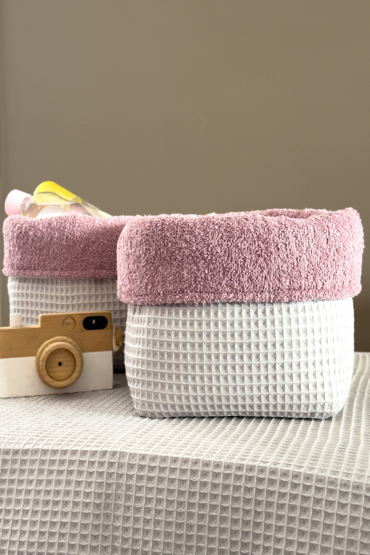 Pastelya Pembe Gri Bebek Alt Açma Seti, Su Geçirmez Değiştirebilir Ped, Alt Açma Minderi fotoğrafı 2 (önizleme)