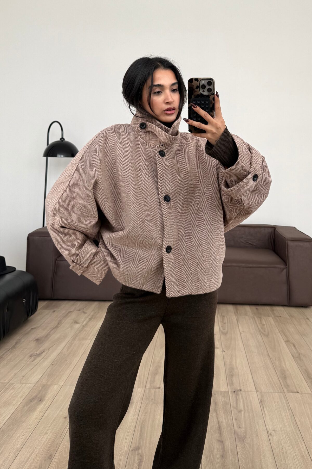MANMARK Kadın Kışlık Oversize Boğaz Korumalı Viral Kaban, Herringbone Desen, Düğmeli, Tokalı Kol Detaylı