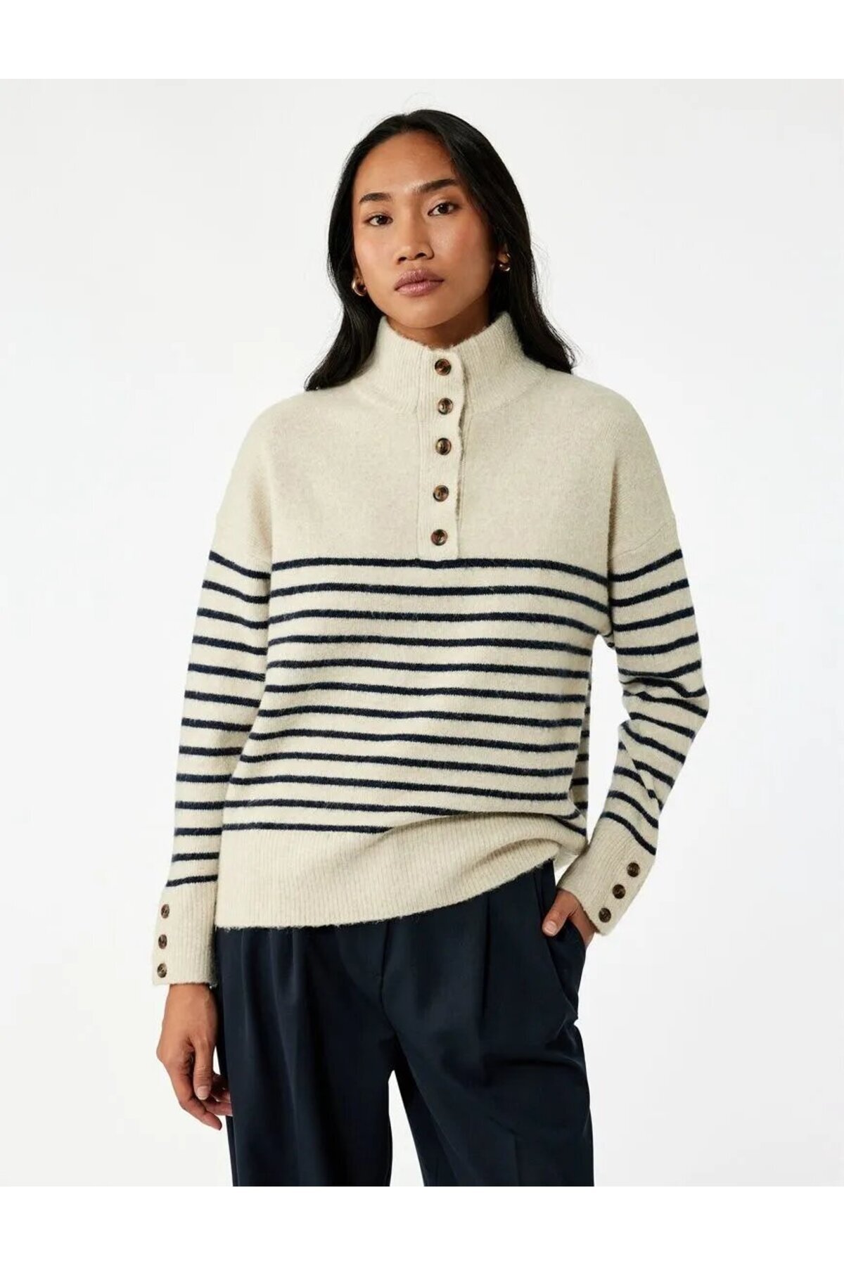 Koton  Uzun Kollu Dik Yaka Yarım Düğmeli Triko Oversize Çizgili Kazak - Görsel 2