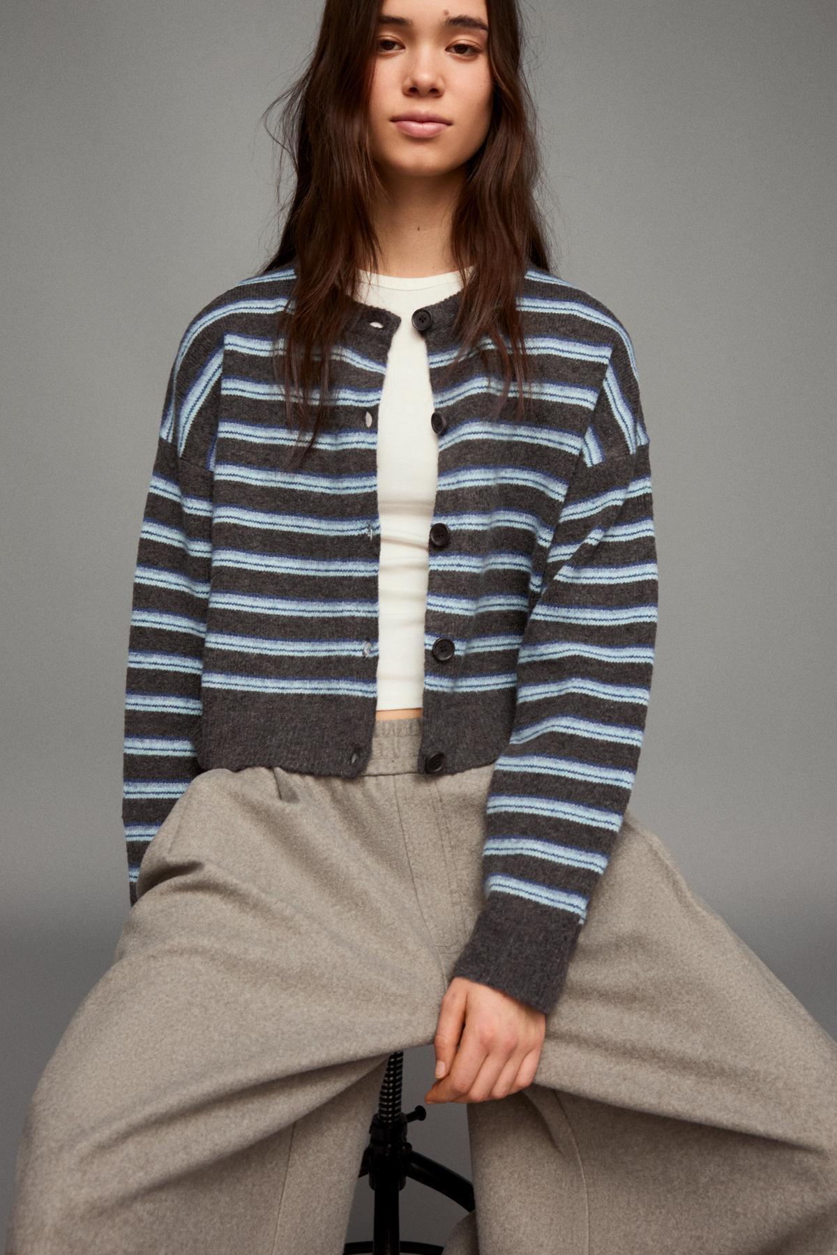 Bershka Düğmeli çizgili hırka