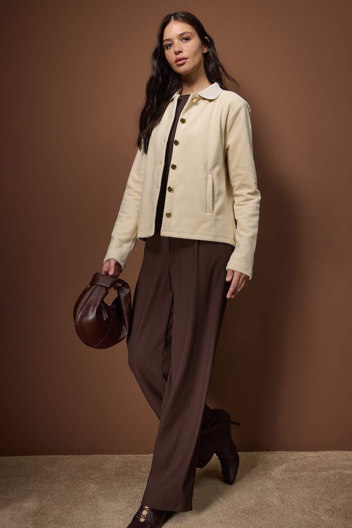 Trendyolmilla  Ekru Triko Yaka Detaylı Cepli Kalın İçi Polarlı Örme Sweatshirt TWOAW26SW00243