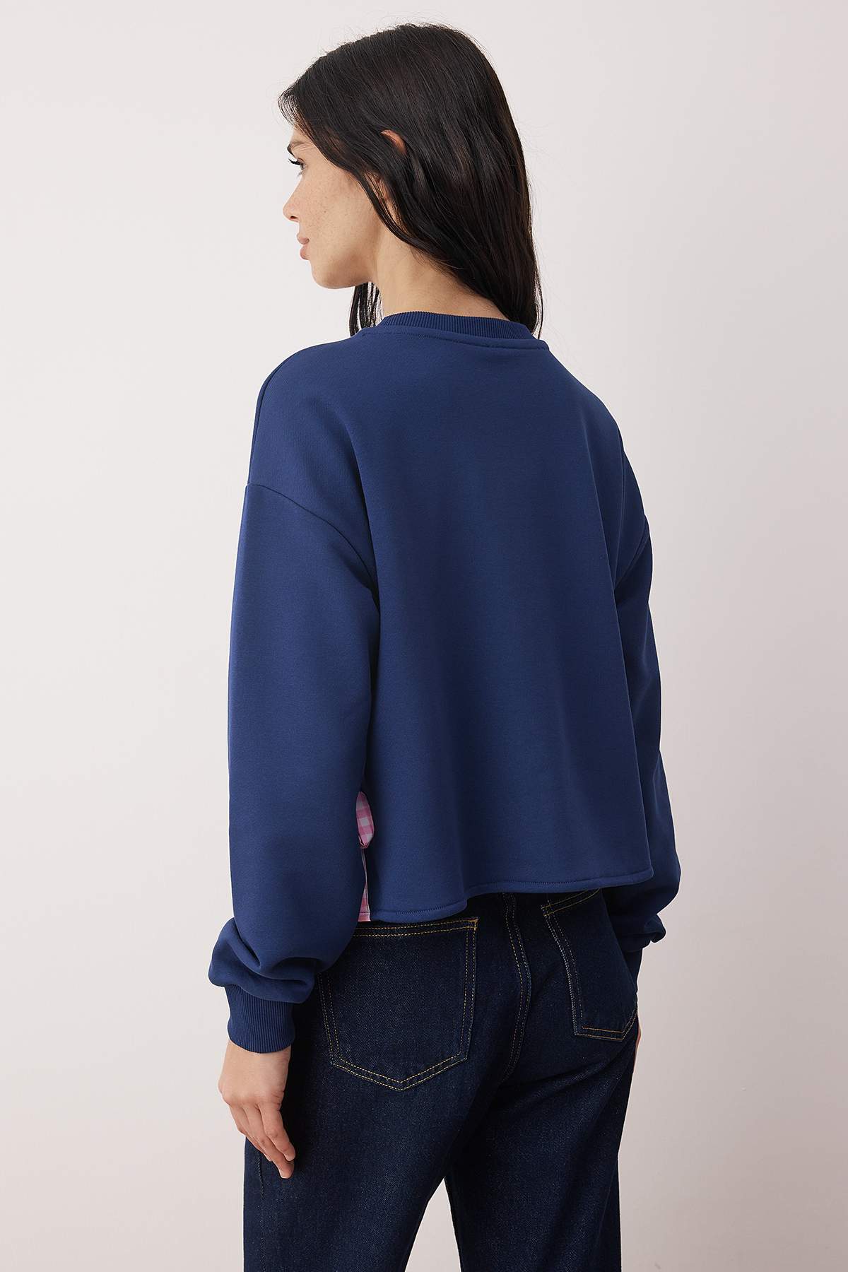 Trendyolmilla  Lacivert Kalın İçi Polarlı Kurdele Detaylı Crop Boy Örme Sweatshirt TWOAW26SW00075 - Görsel 4